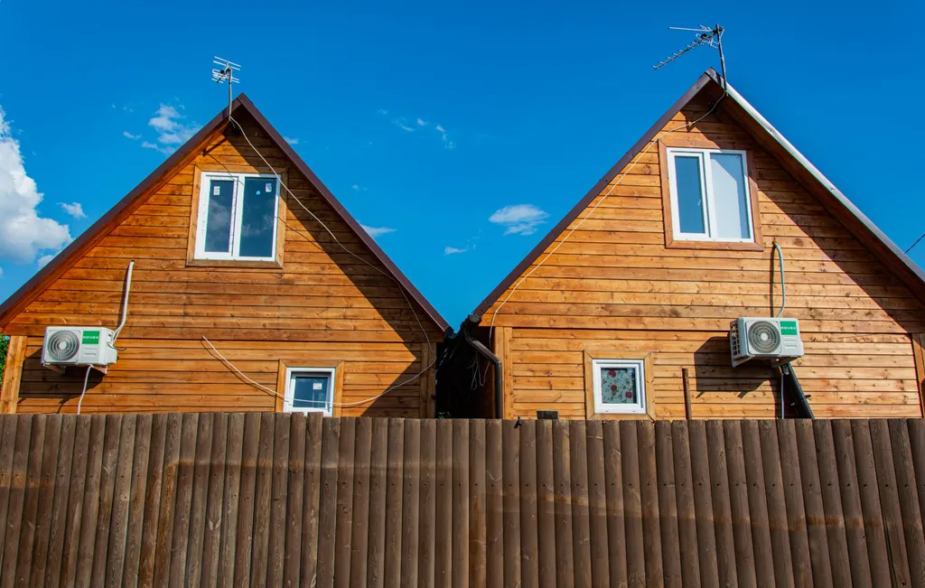 Деревянный экодом в идеально чистом месте