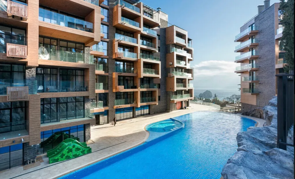 Супер квартира над Артеком с парковкой и бассейном бесплатно