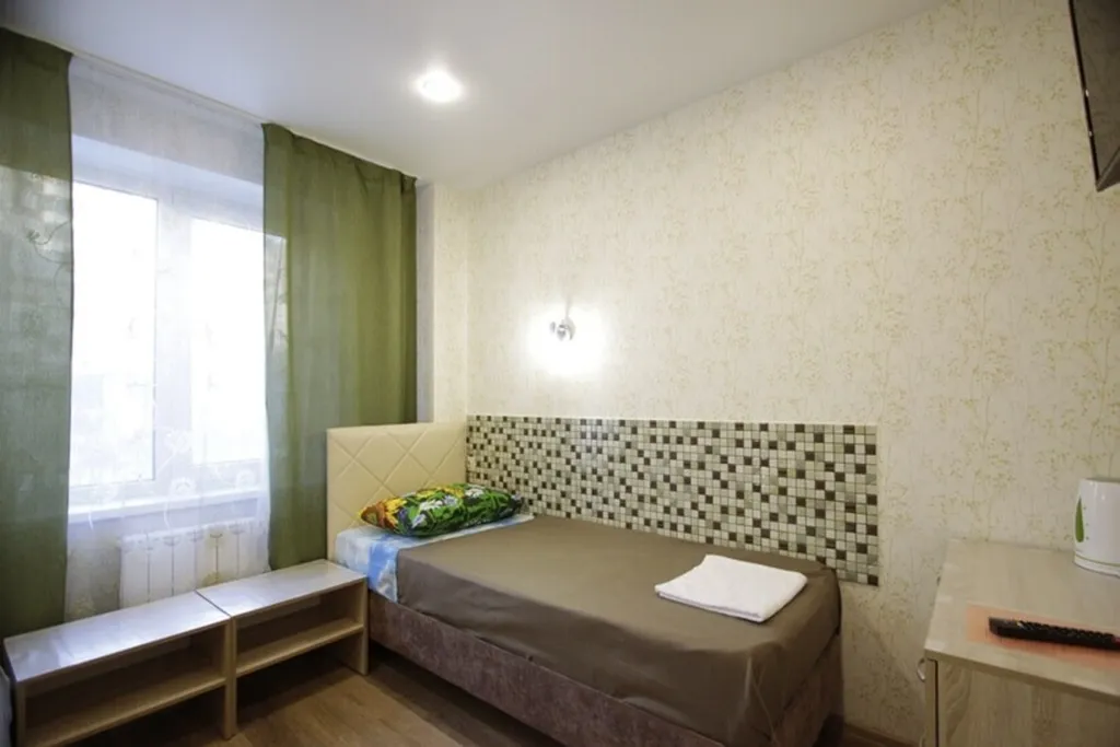 Уютная комната в мини-отеле с 2 кроватями