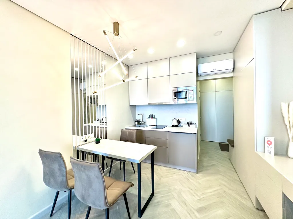 Дизайнерская студия Ls-art-olive с видом на море с 13 этажа