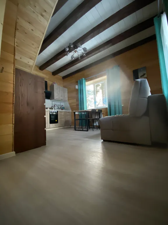 Двухэтажный дом на горе у подъёмника