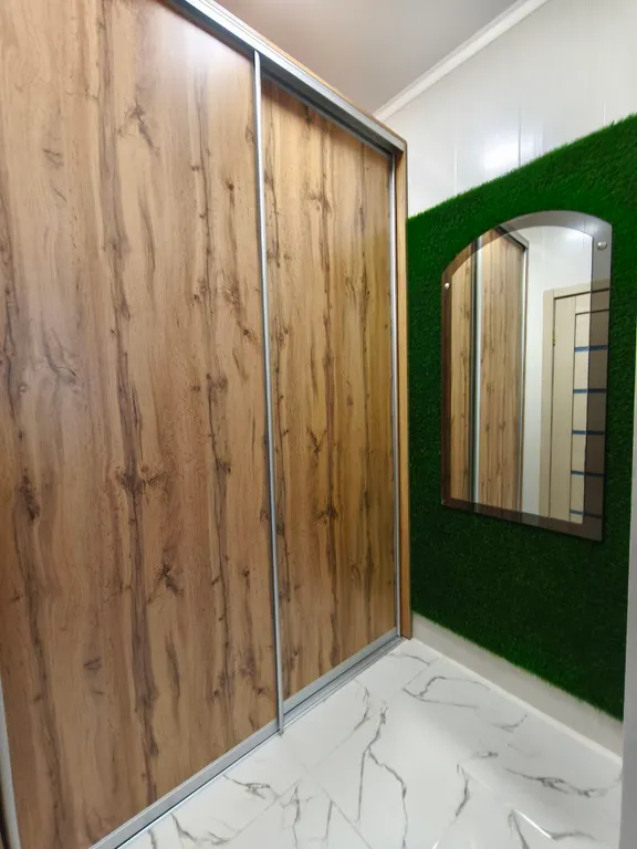 Квартира на берегу озера банное в лесной чаще из лиственниц