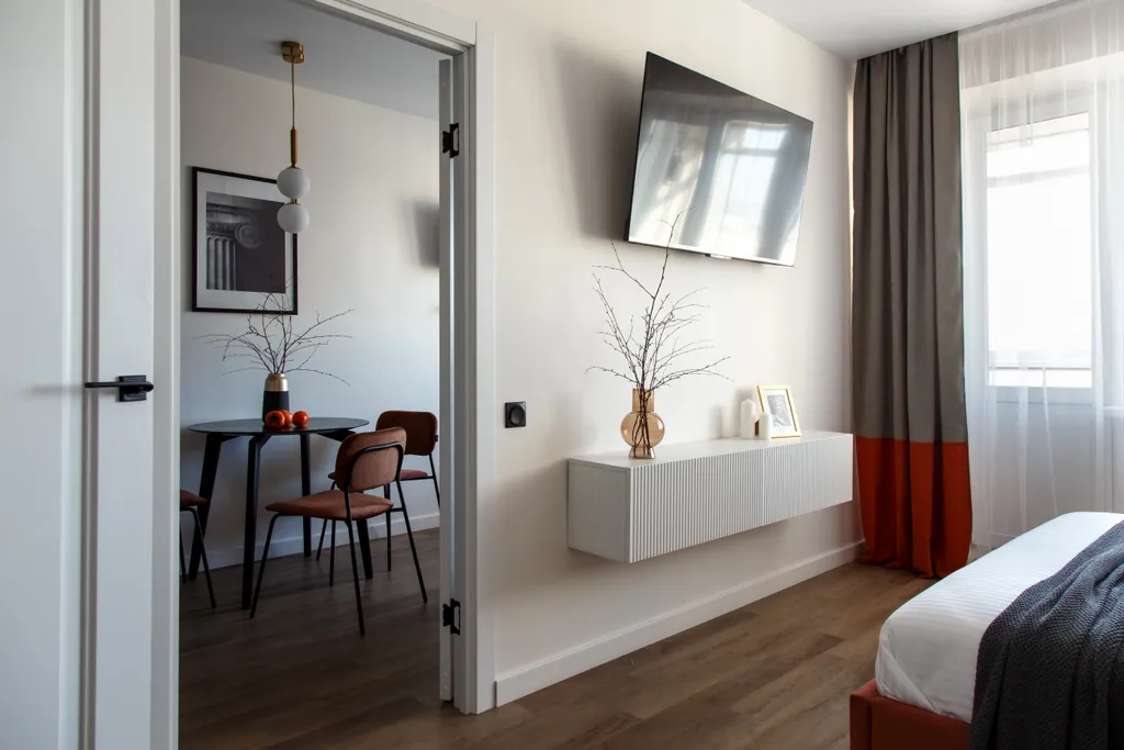 Премьер в центре