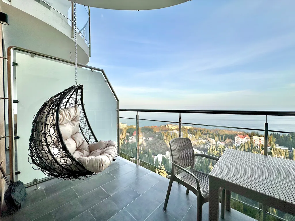 Квартира Дизайнерская студия Ls-art-olive с видом на море с 13 этажа — аренда посуточно в Алушта