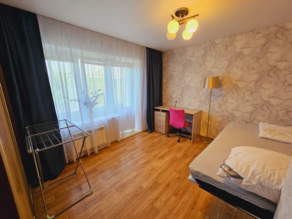 Уютная квартира с огромной кроватью на Металлургов