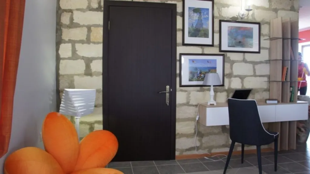 Квартира 3-комнатная Квартира — Кучугуры