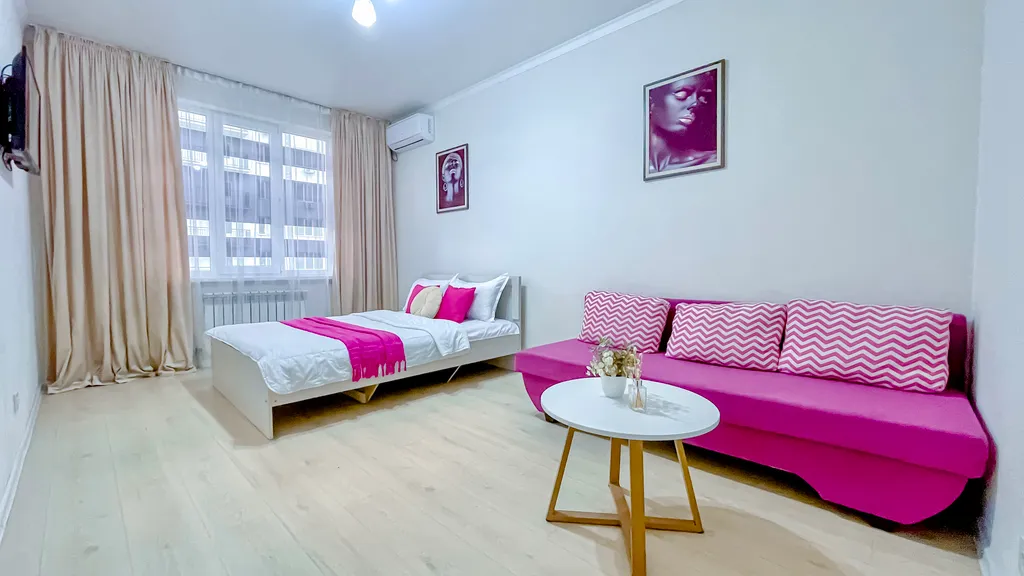 Квартира находится в центре в жилом комплексе атлант