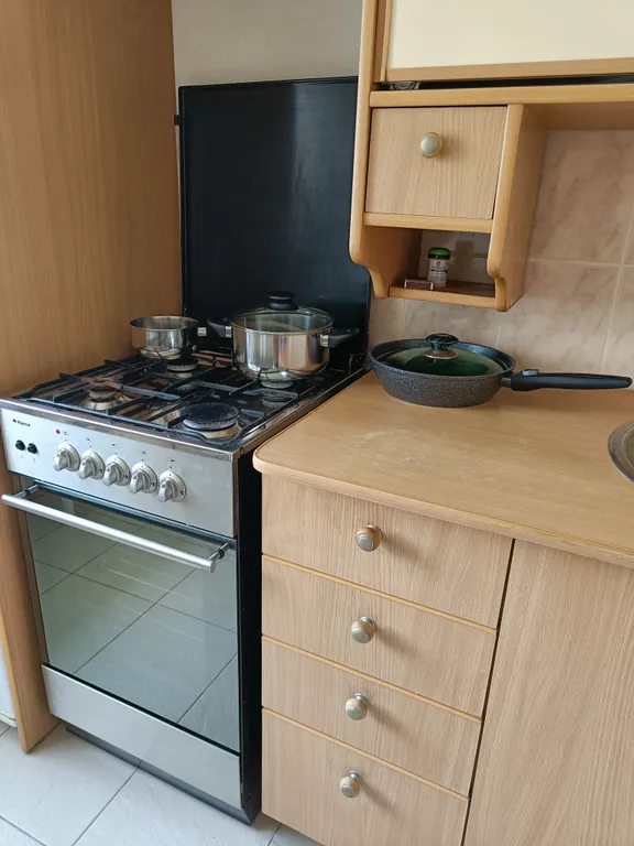 В центре с балконом