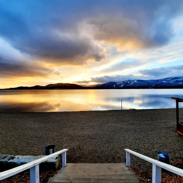 Уютная квартира с видом на озеро Банное и Уральские горы