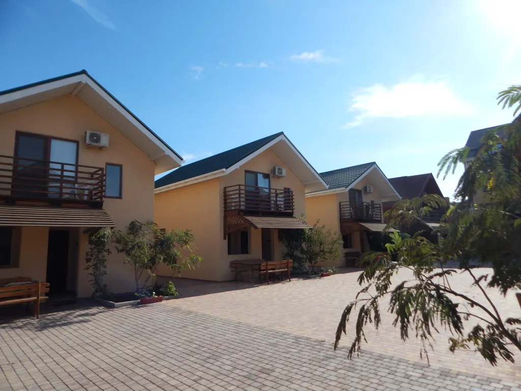 Коттеджи на берегу моря Семейный Дворик — аренда посуточно в Прибрежное