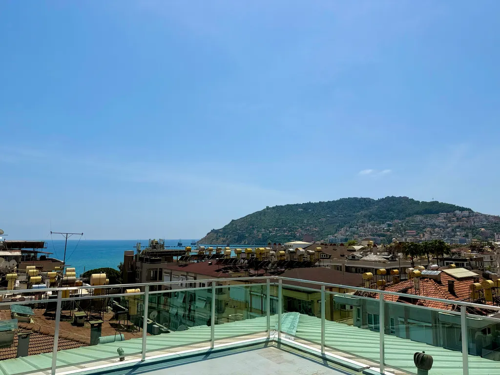 Sea View 2BD Flat 100m to the Beach