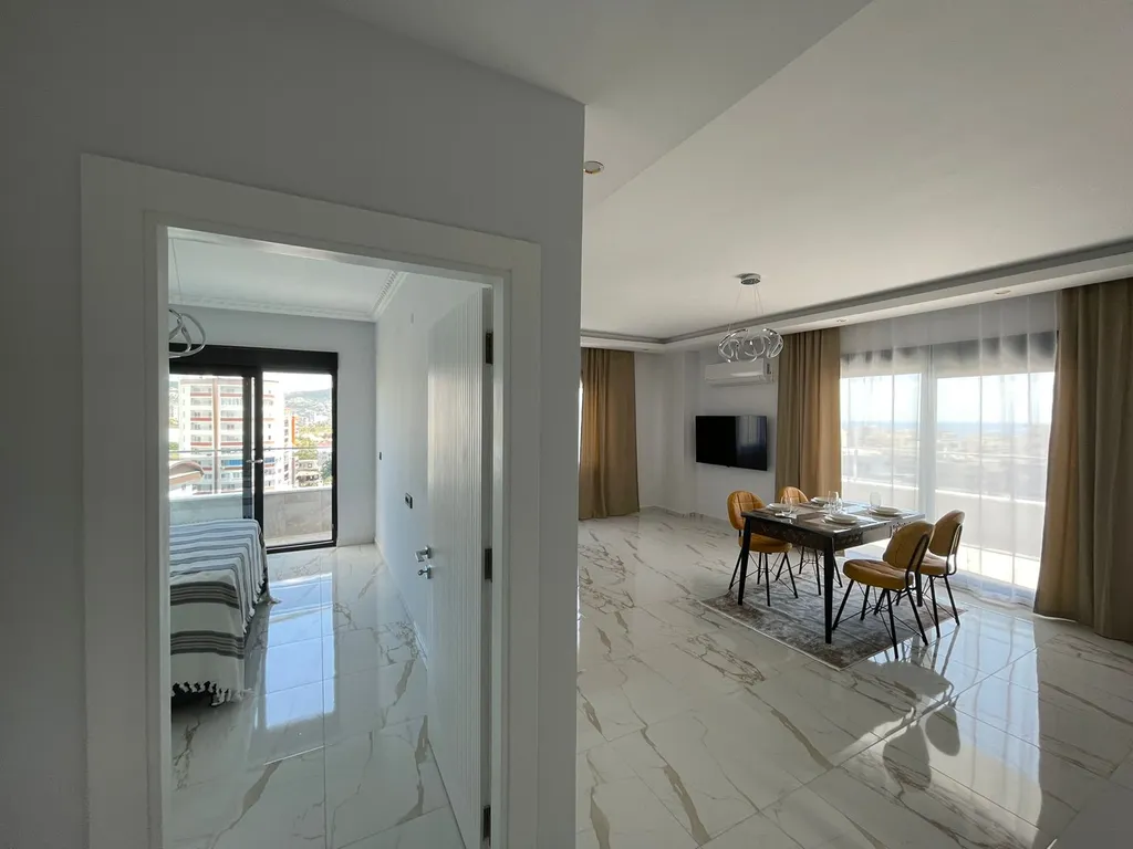 Чудесная новая квартира с видом на горы и море