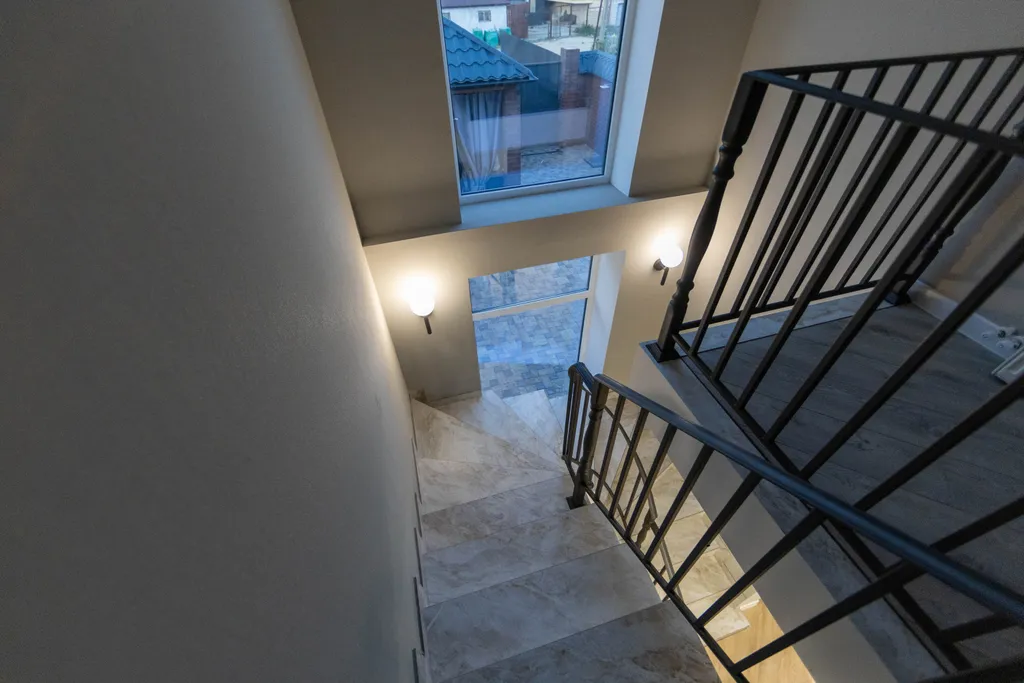 Просторный двухэтажный коттедж на берегу городского пляжа