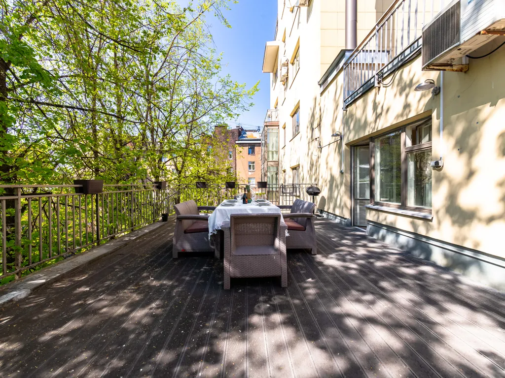 Апартaмeнт c террасой в 5 минутах от Петропавловской крепости