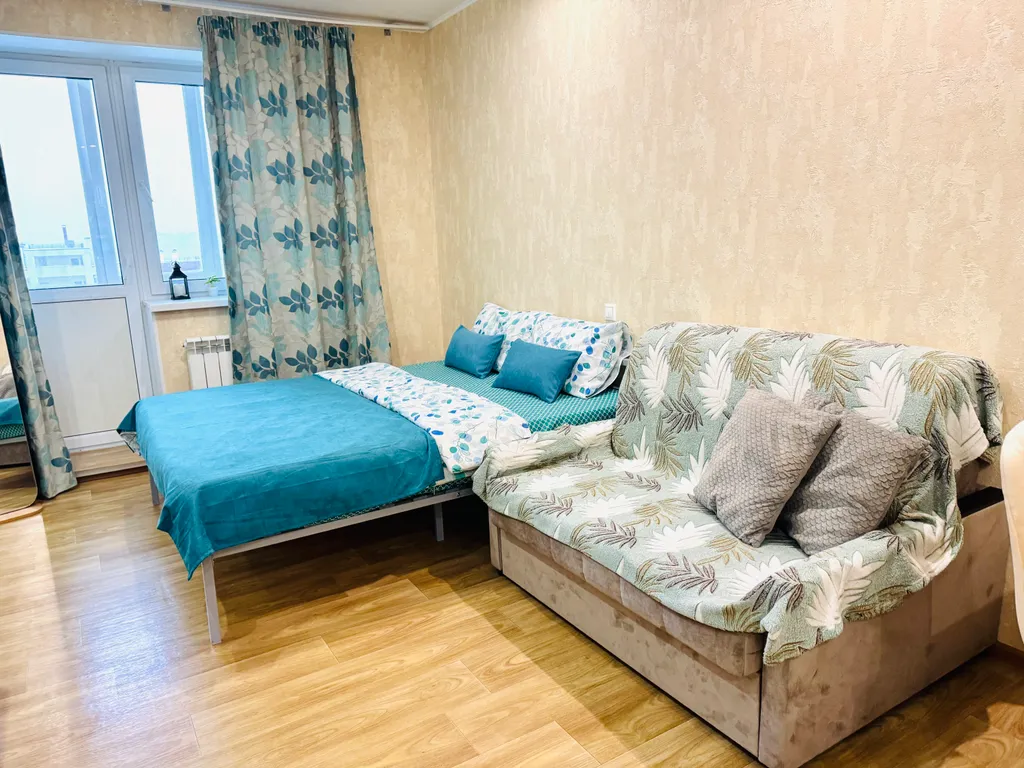 Студия с видом на город