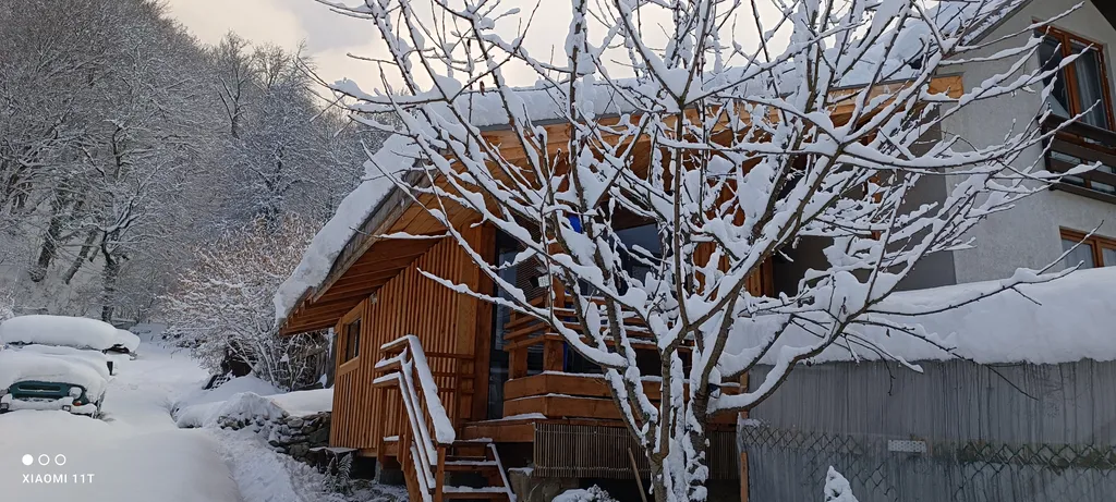 Домик в эко стиле с видом на горы