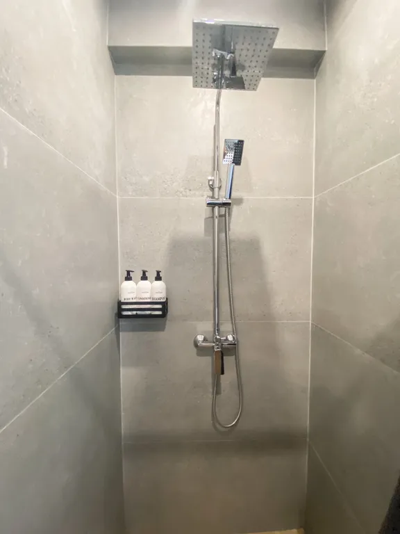 Просторная квартира с балконом вблизи подъемника