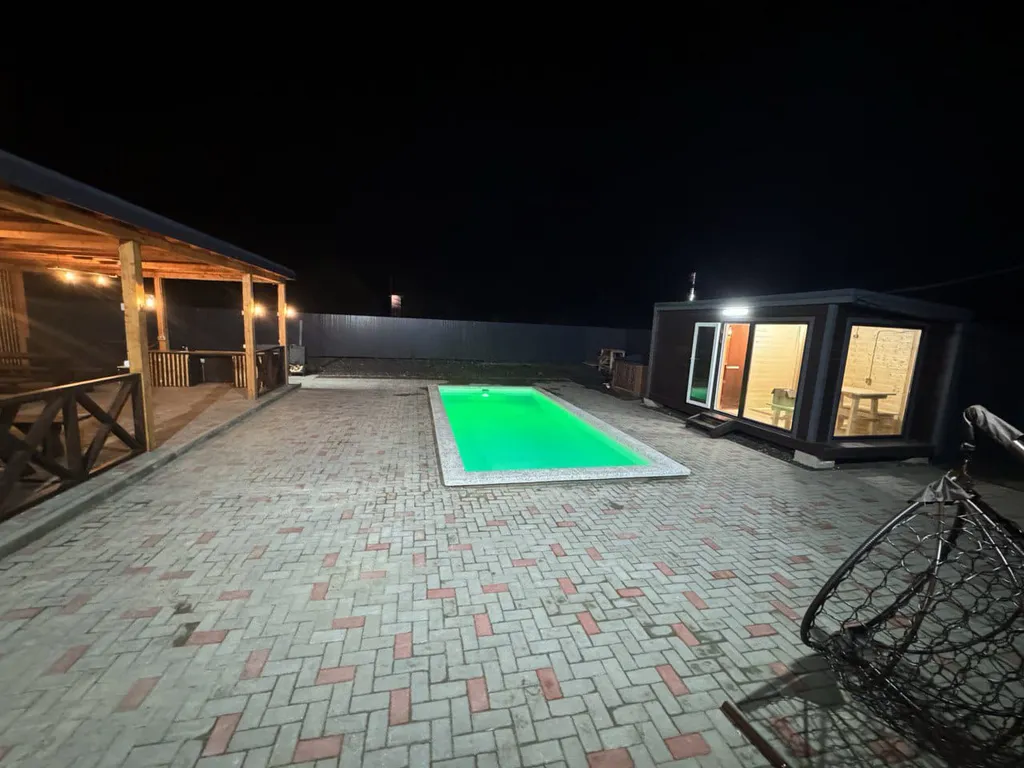 Большой дом для мероприятий с бассейном, баней и большой беседкой