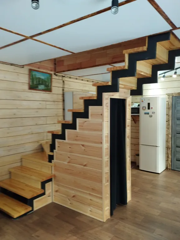 2х этажный коттедж, в зимнем лесу на берегу реки