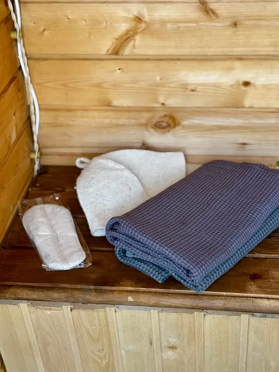 Дом-шалаш A-frame с большим глубоким бассейном и баня на дровах