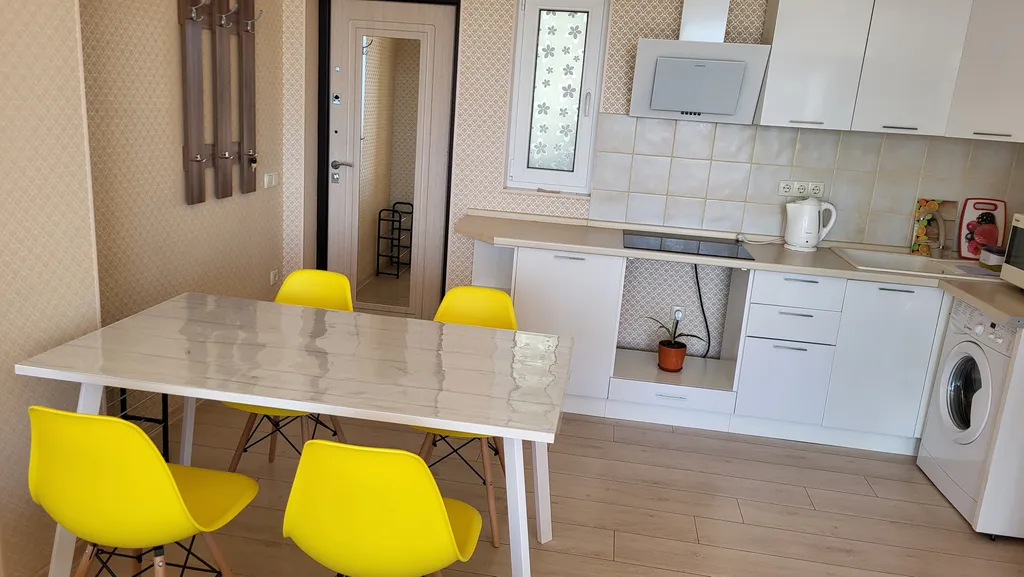 Апартамент двухкомнатный с видом на море