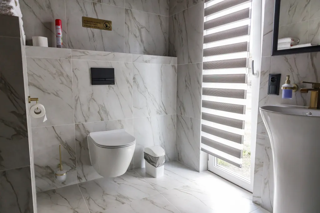 Трёхкомнатный коттедж в лесу у пруда