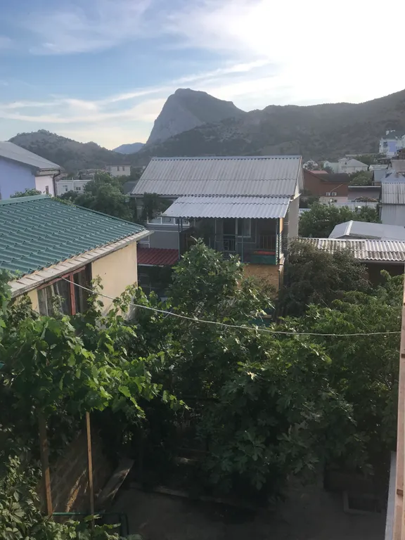 Комната возле Генуэзской крепости