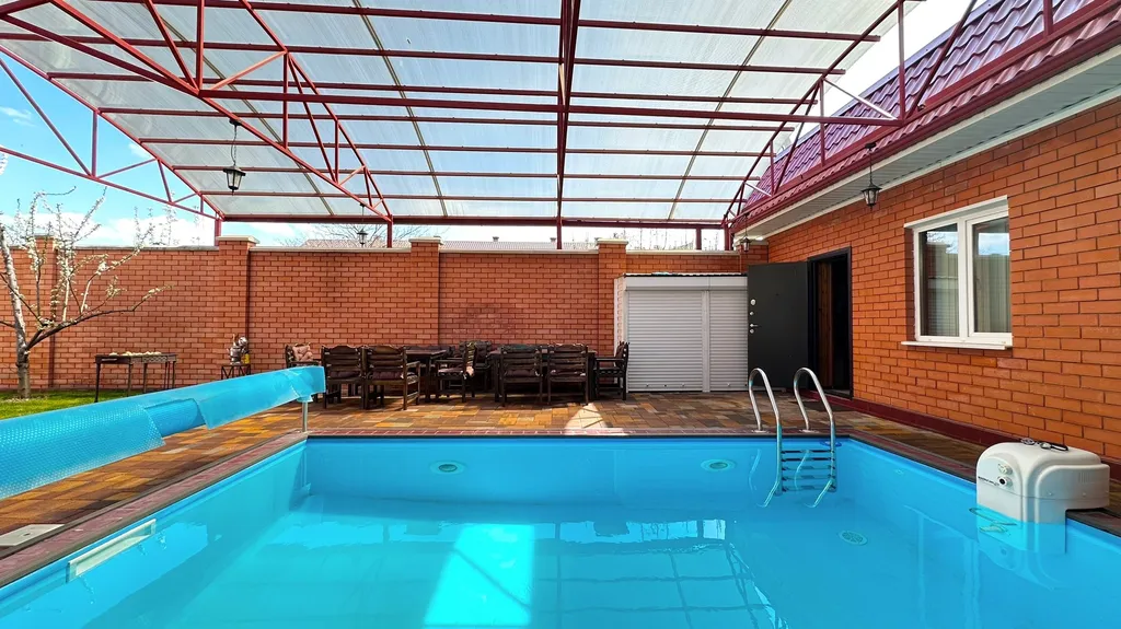 Дом с бассейном и баней возле курзоны