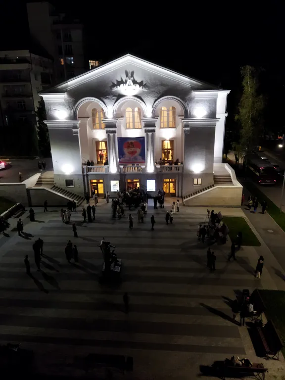 Топ Центр Парк на Набережной у Театра