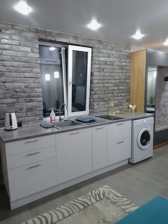 Комната-студия с отдельным входом, тихий район