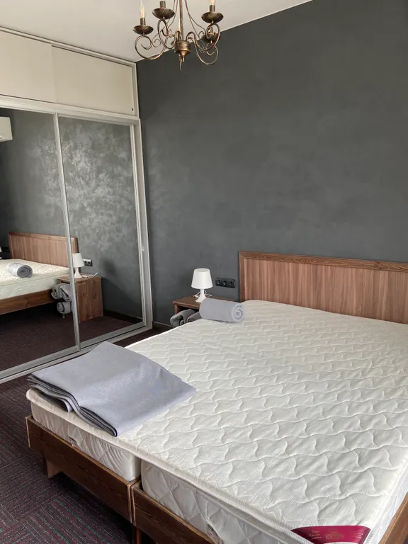 Апартамент на горнолыжном курорте Солнечная Долина с видом на озеро