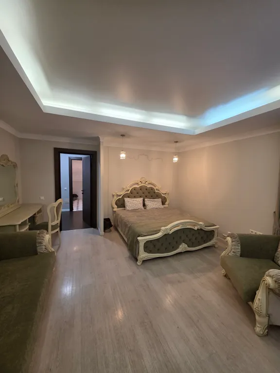 Загородный дом с бассейном и банкетным залом