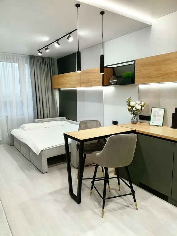 Студия с дизайнерским ремонтом в центре города