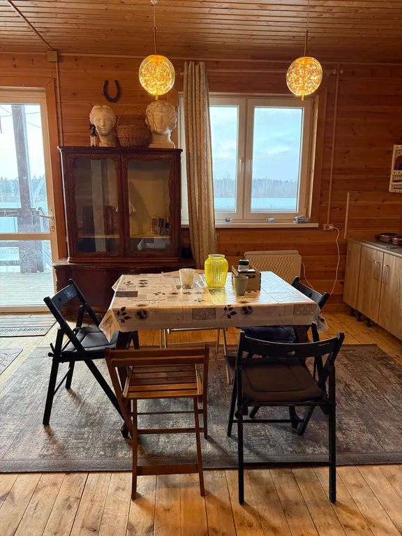 Уютный дом с пятью спальнями на берегу водохранилища