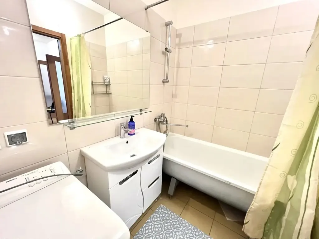 Просторная квартирка в центре Уралмаша