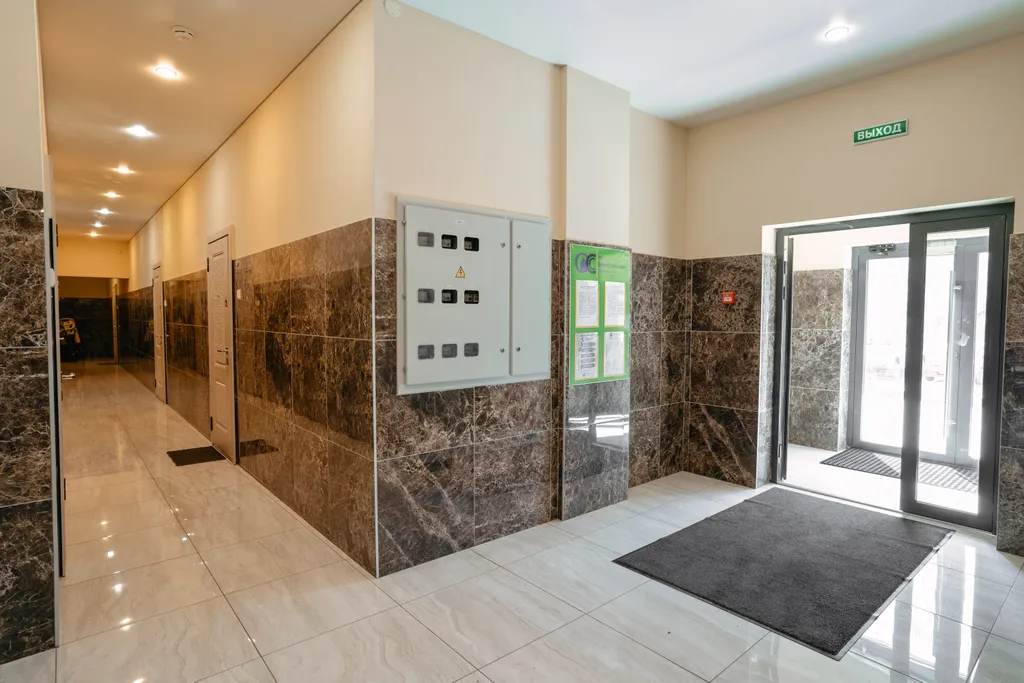 Двухуровневый дизайнерский лофт на берегу озера