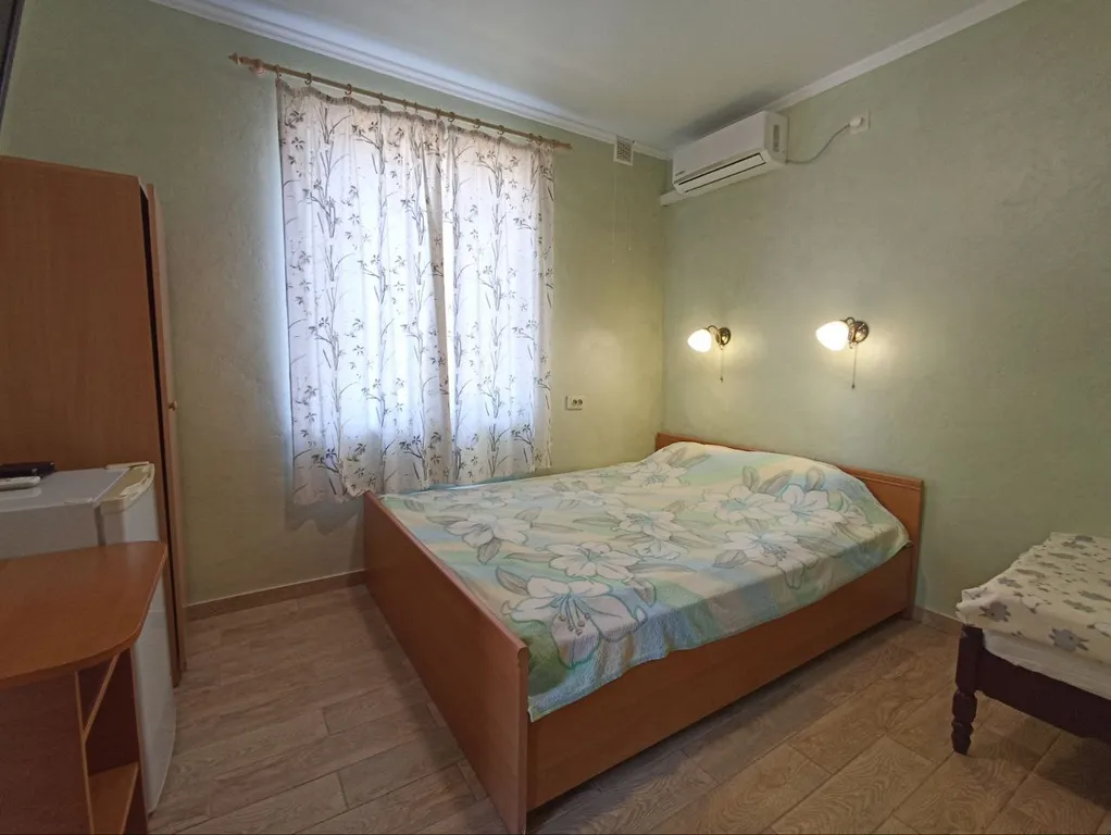 Квартира Трёхместный номер с отдельным входом и своей мини террасой — аренда посуточно в Оленевка