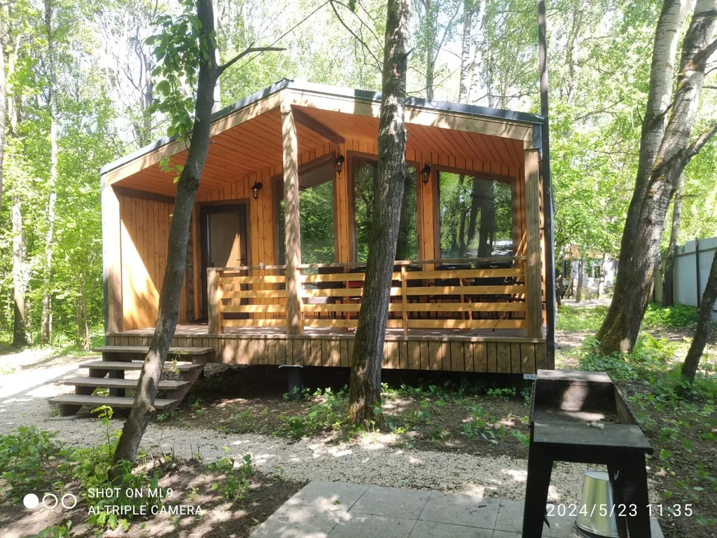 Новый стильный дом, большая лесная территория, недалеко от пруда с пляжем