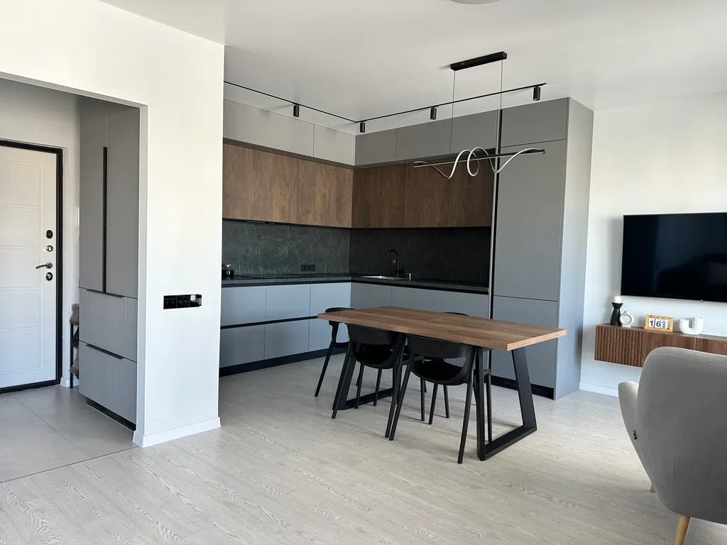 Видовая четырехкомнатная квартира в расширенном центре