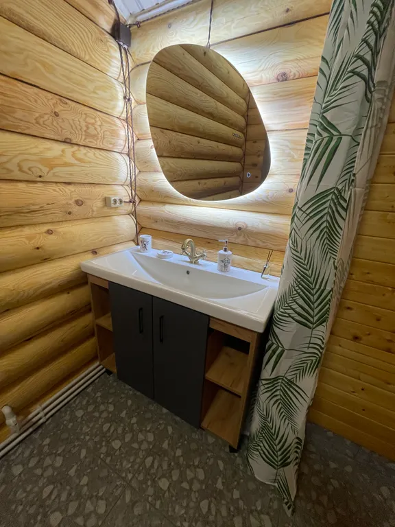 Домик со своим прудом и баней