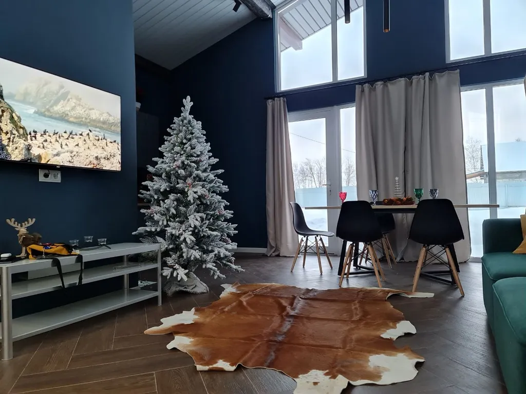 Уютный загородный дом с панорамным окнами