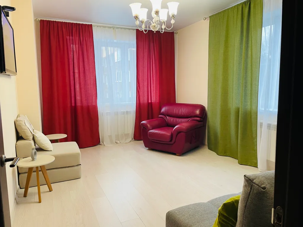 Полноценная двухкомнатная квартира с видом на платоновский парк