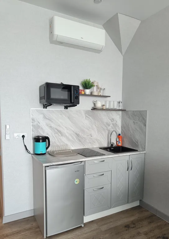 Новая студия в центре с видом на море