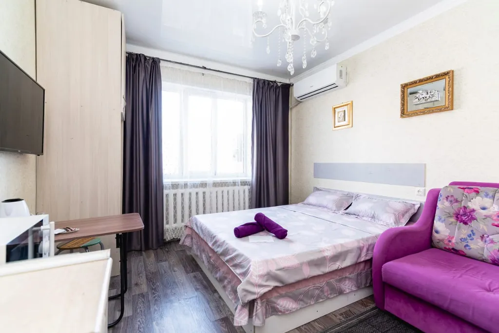 Квартира Уютная студия с мини-кухней у метро — аренда посуточно в Алматы