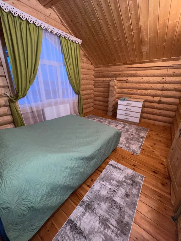 Большой коттедж на побережье озера Тосканка