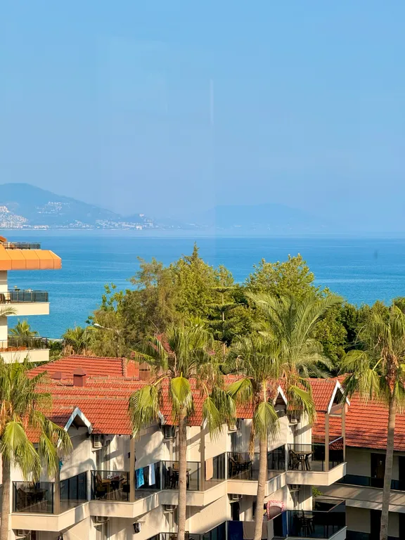 Sea View 2BD Flat 100m to the Beach