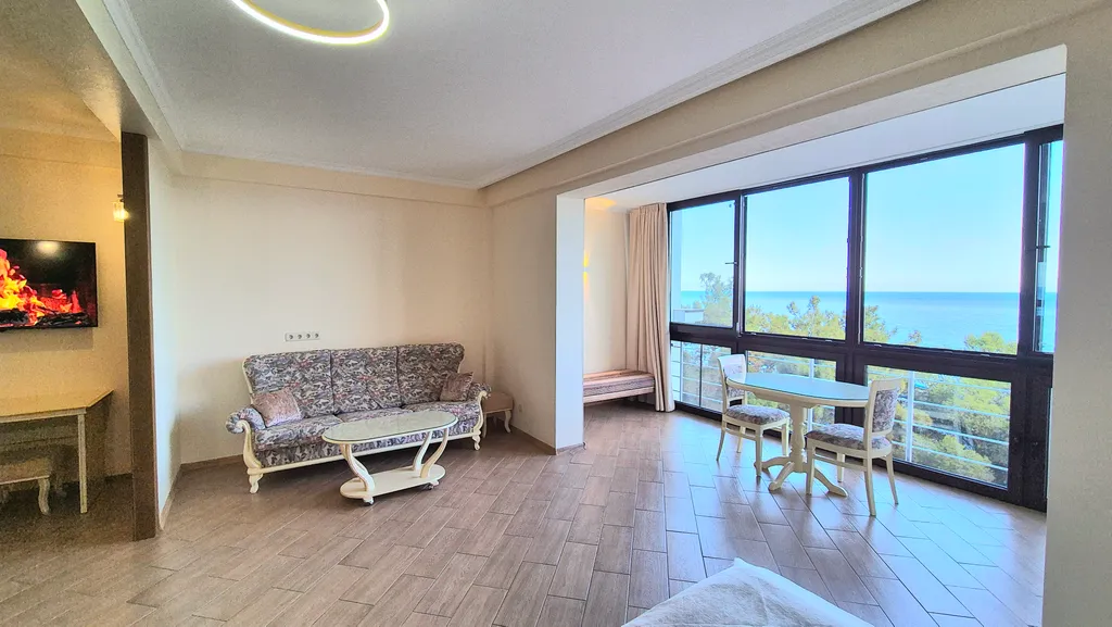 Супер-видовая квартира в Ливадии на берегу моря