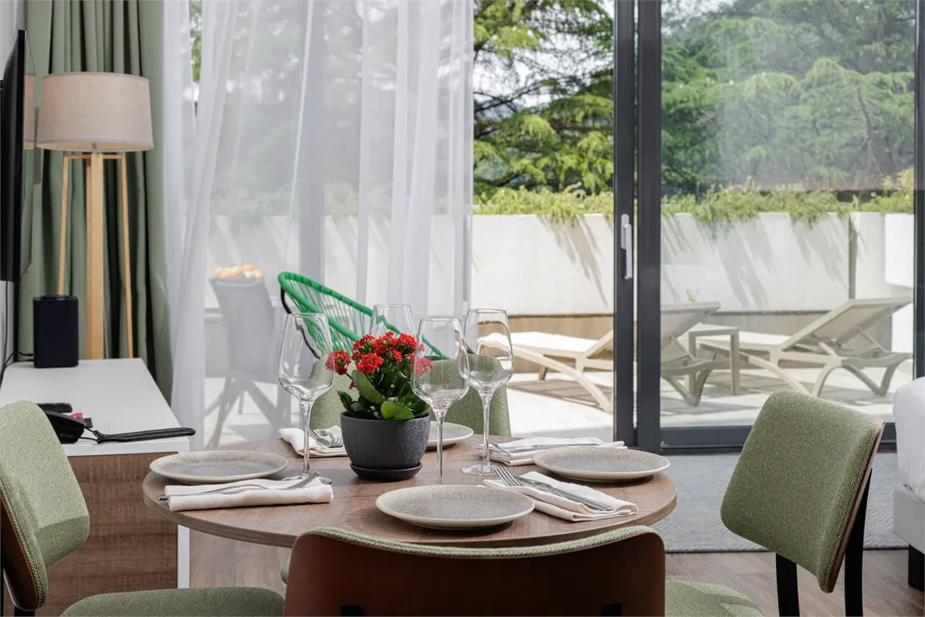 Студия с террасой и видом на парк