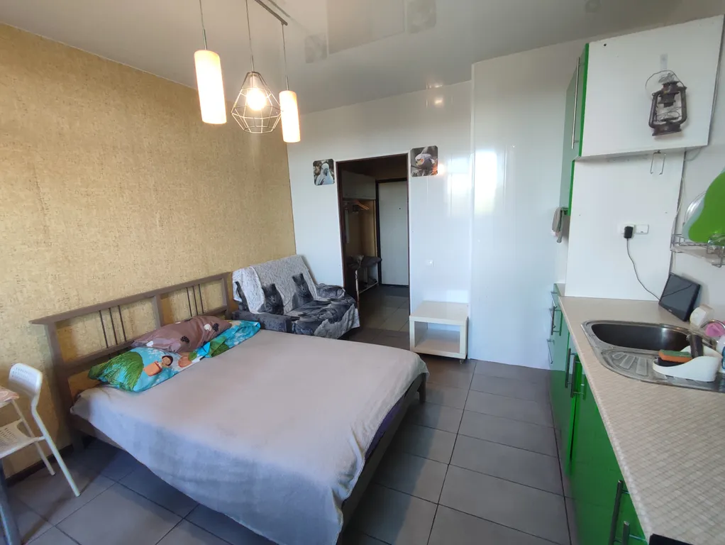 Студия в современном новом доме на проспекте Строителей