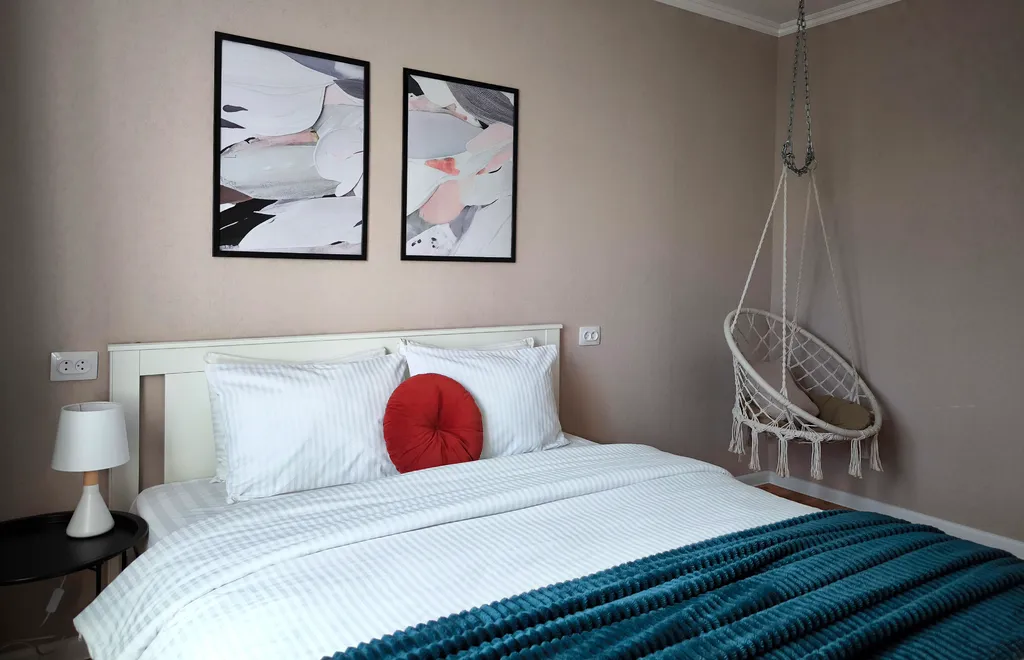 Солнечная двухкомнатная квартира с видом на город